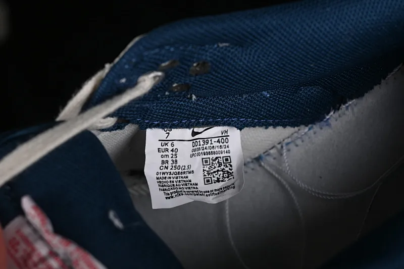 All Categories Nk SB Dunk Series Nk SB Dunk Low Low-top sneakers Nk Dunk Low Panda Prank Wave Fisherman-Fishing in the Lake Blue Brown Low-top casual sneakers DD1391-400